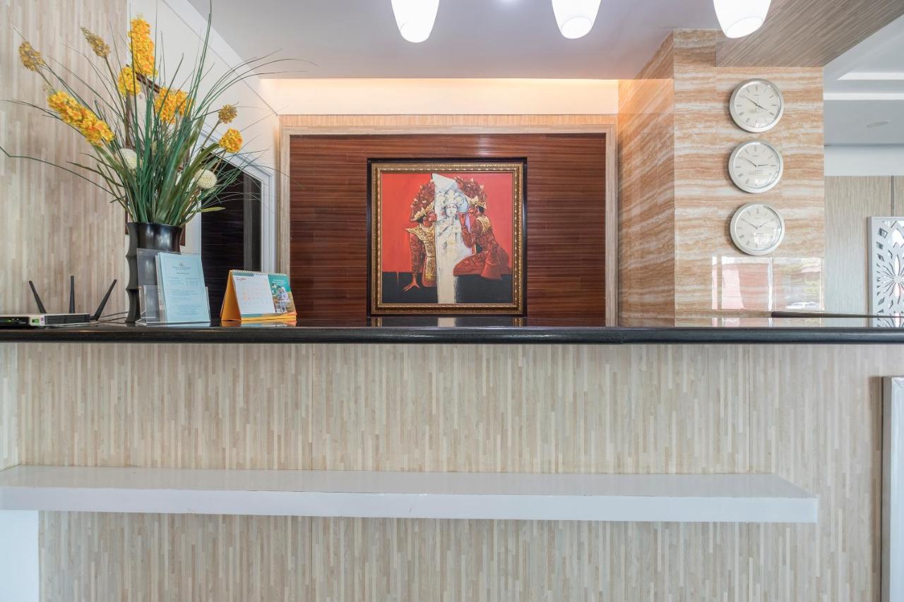 Oyo 1114 Hotel Denpasar Макасар Екстериор снимка