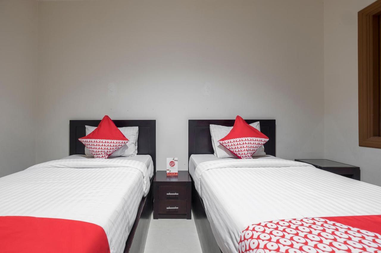Oyo 1114 Hotel Denpasar Макасар Екстериор снимка