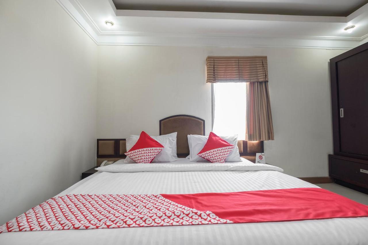 Oyo 1114 Hotel Denpasar Макасар Екстериор снимка