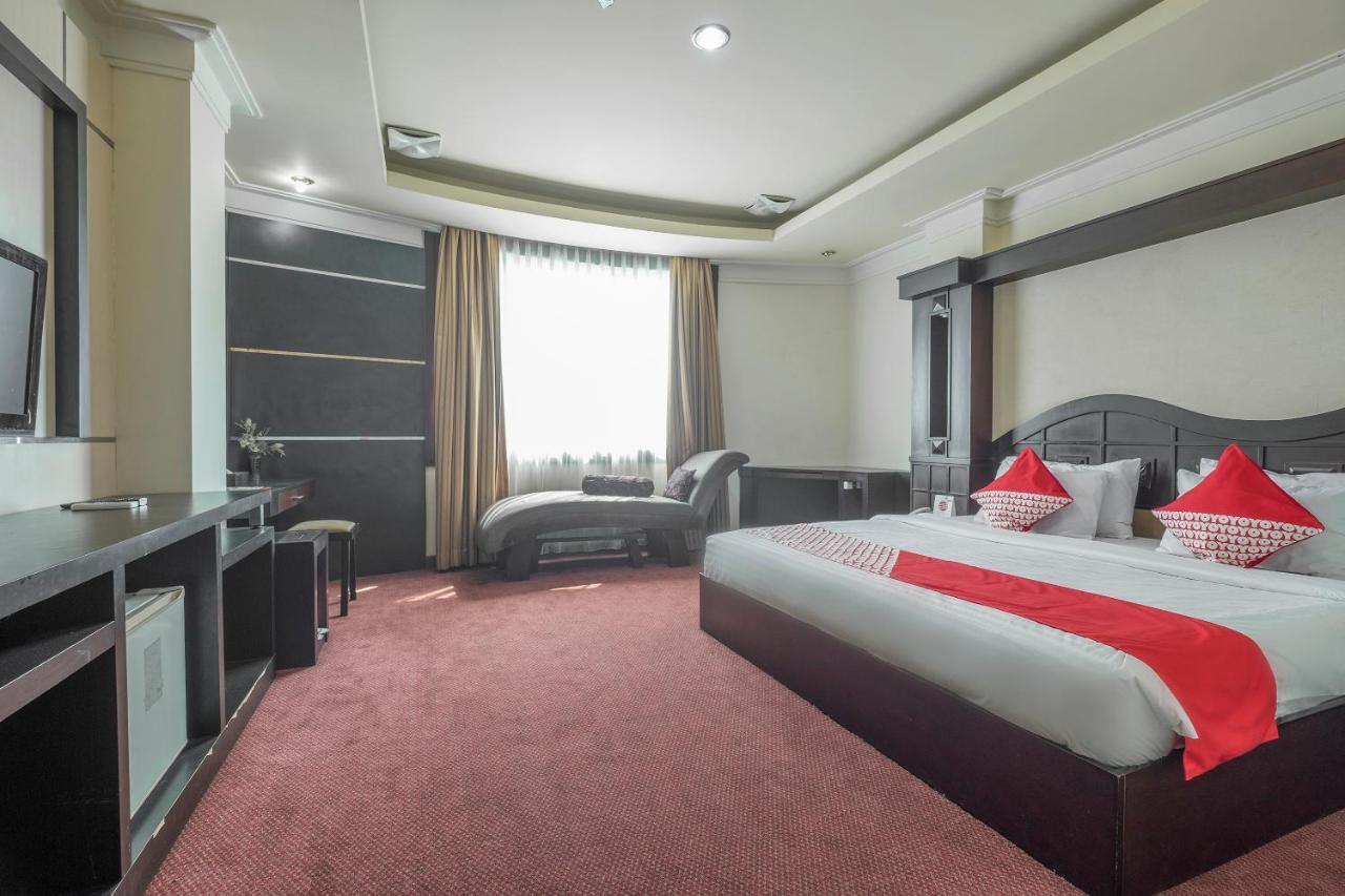 Oyo 1114 Hotel Denpasar Макасар Екстериор снимка