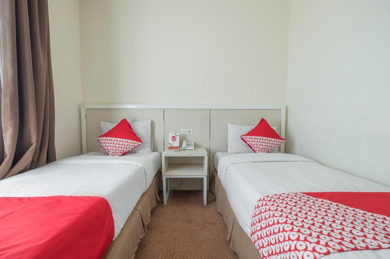Oyo 1114 Hotel Denpasar Макасар Екстериор снимка