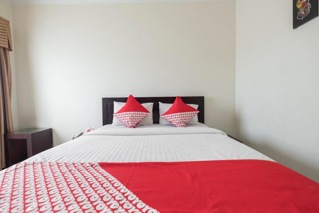 Oyo 1114 Hotel Denpasar Макасар Екстериор снимка