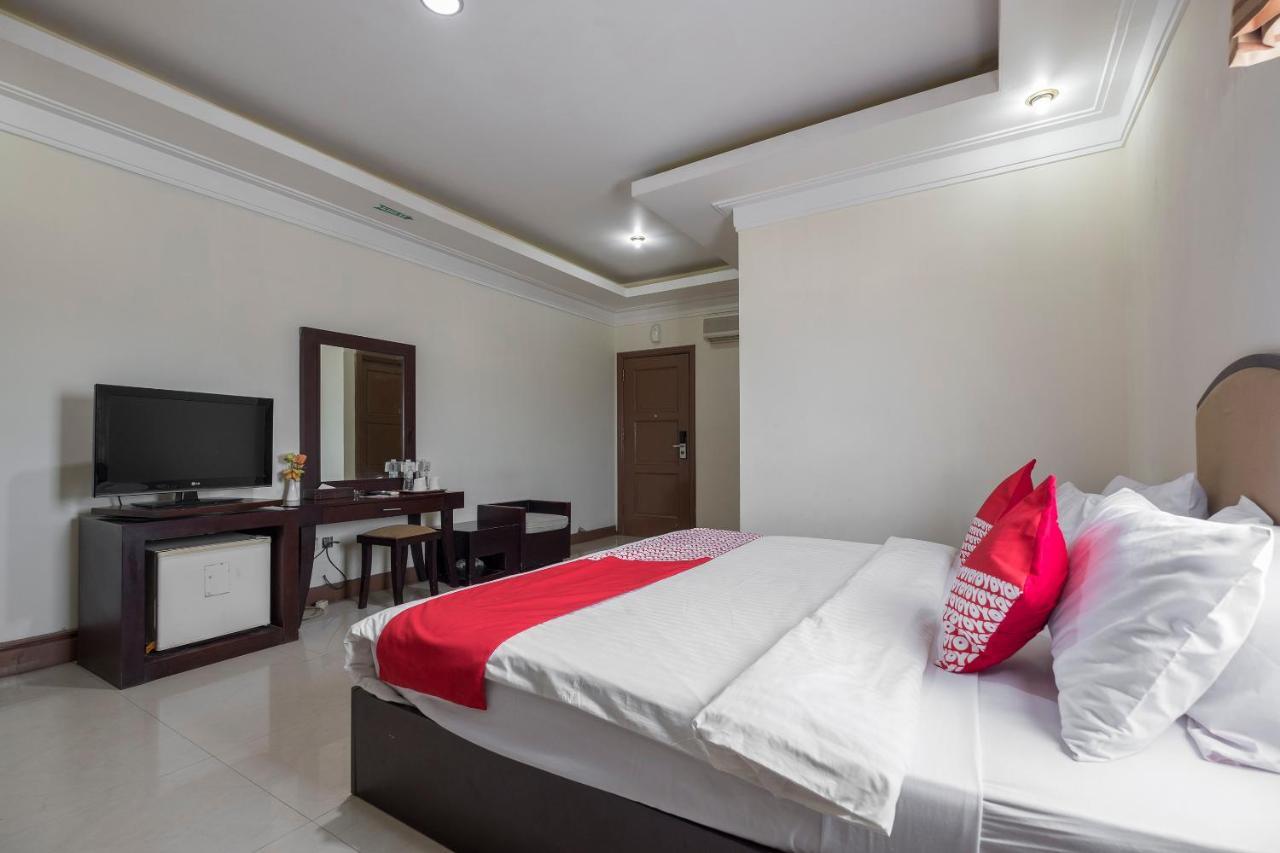 Oyo 1114 Hotel Denpasar Макасар Екстериор снимка