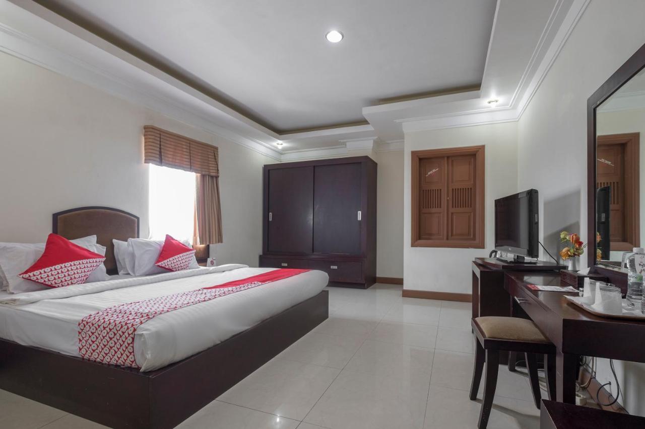 Oyo 1114 Hotel Denpasar Макасар Екстериор снимка