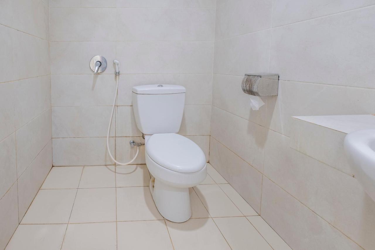 Oyo 1114 Hotel Denpasar Макасар Екстериор снимка