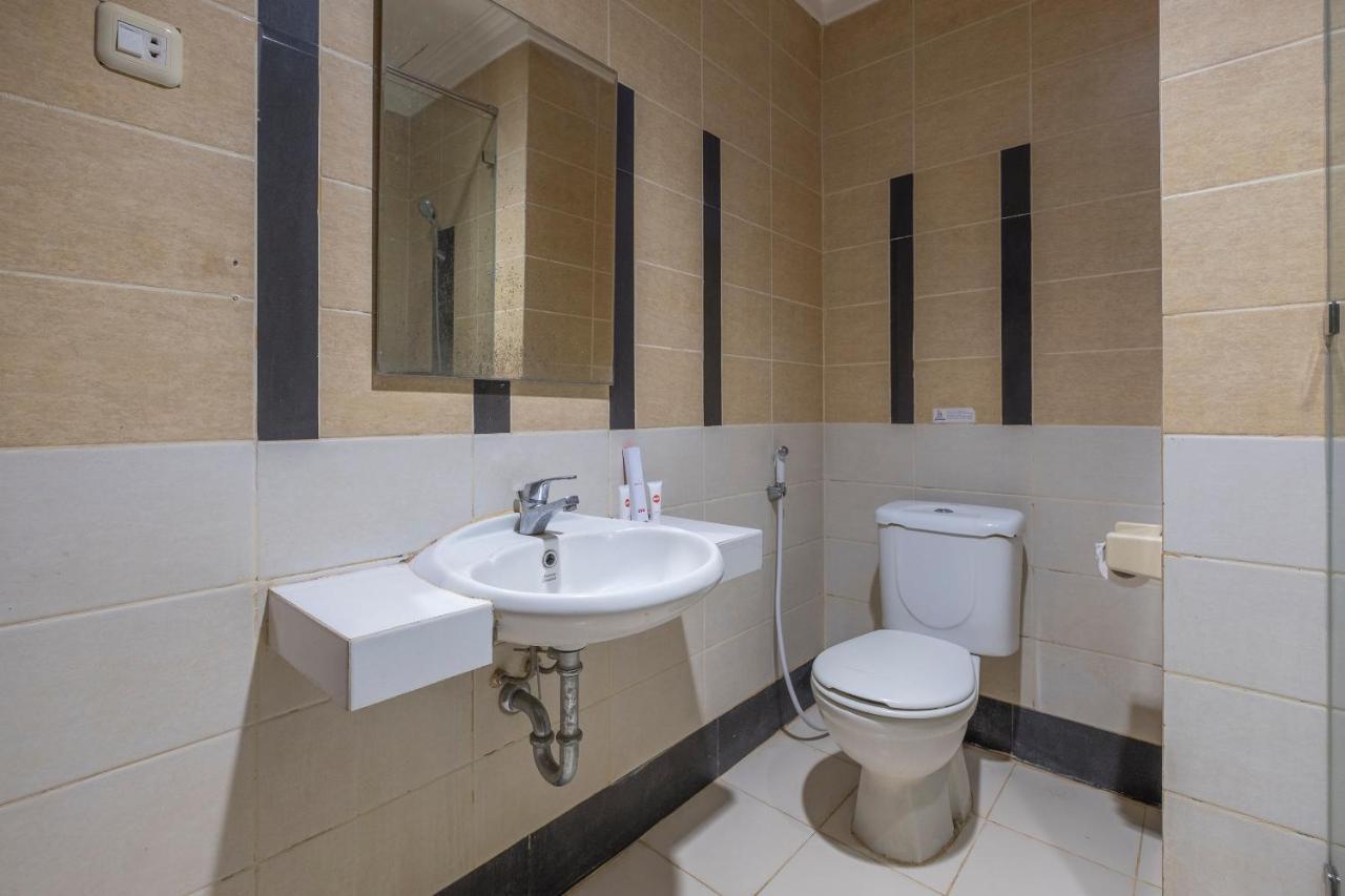 Oyo 1114 Hotel Denpasar Макасар Екстериор снимка