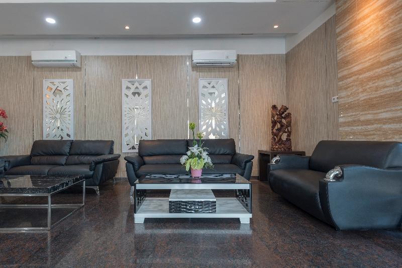 Oyo 1114 Hotel Denpasar Макасар Екстериор снимка