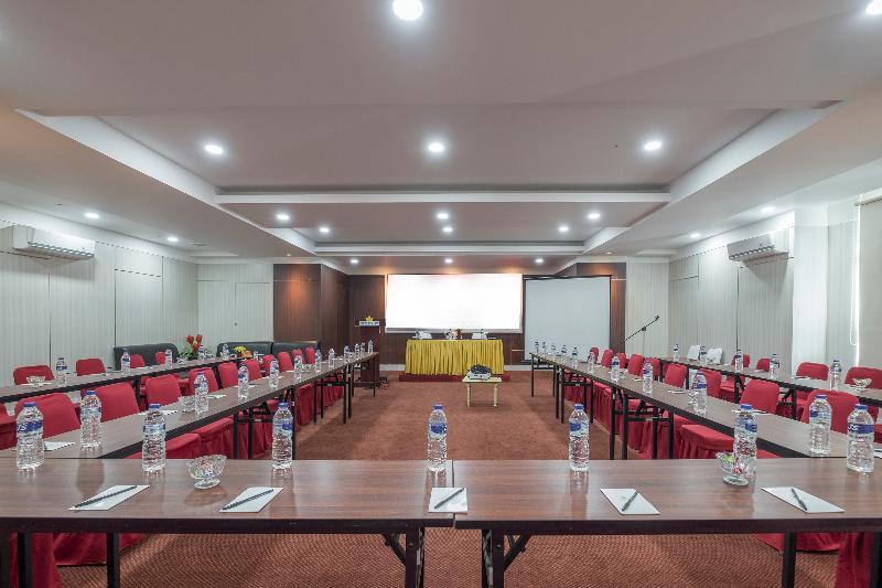 Oyo 1114 Hotel Denpasar Макасар Екстериор снимка