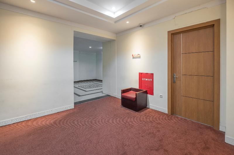 Oyo 1114 Hotel Denpasar Макасар Екстериор снимка
