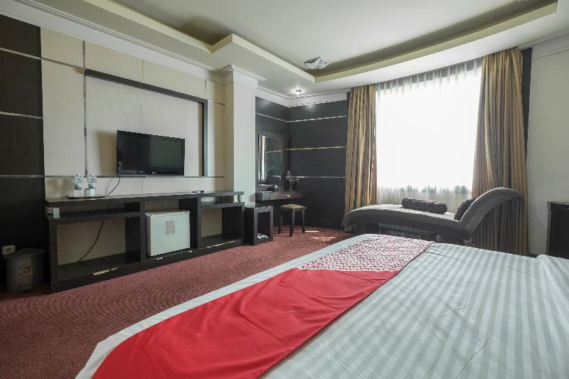 Oyo 1114 Hotel Denpasar Макасар Екстериор снимка